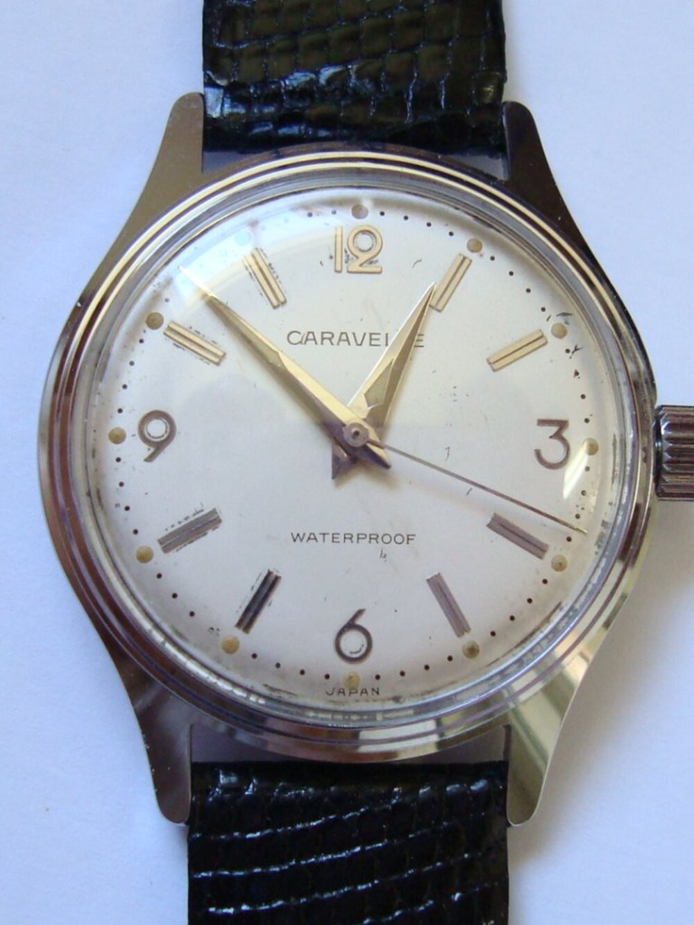VINTAGE WIND UP CARAVELLE,RUN GREAT